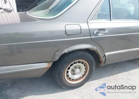 1984 Mercedes-Benz 380 Se z USA, uszkodzony, nr VIN WDBCA32A9EA062482